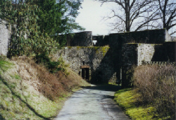 Blick vom Verwalterhaus die Auffahrt hinunter zur Alter Wache