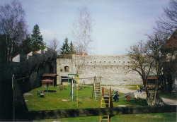 Blick auf den Spielplatz vom Südwest-Turm